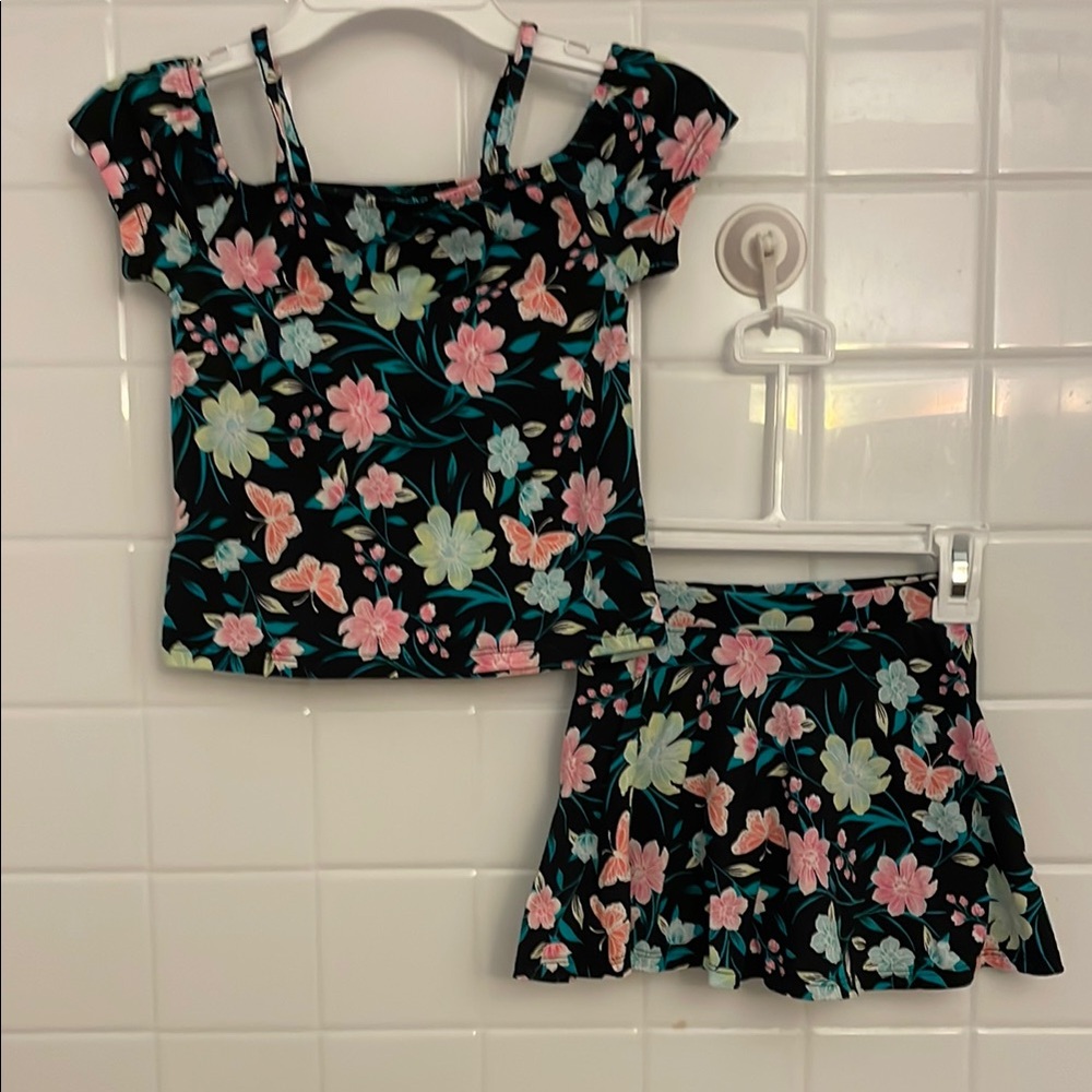 The Children Place Floral Print Top and Skirt Set, size 3T. Stretchy,